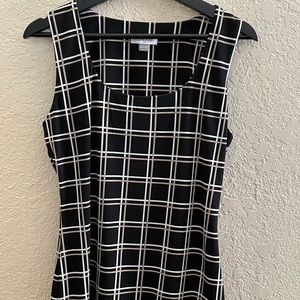 Calvin Klein top like new! Flattering with the perfect amount of stretch! Size M